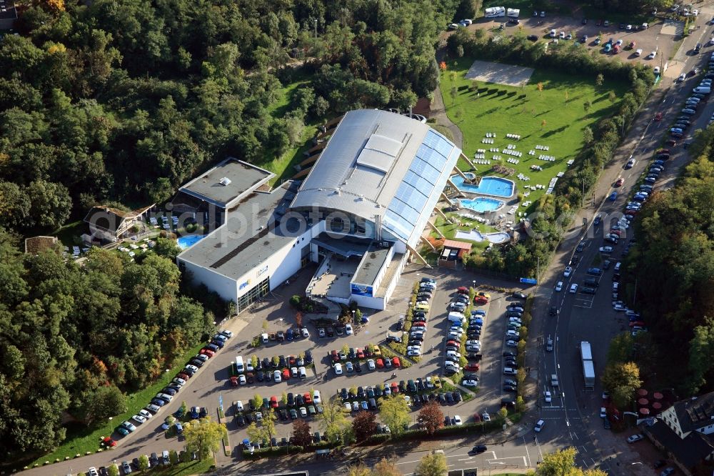 Saarbrücken from the bird's eye view: The indoor and outdoor water park Calypso in the Deutschmühlen Valley in Saarbrücken in the state of Saarland. The complex consists of several outdoor pools, a large green area and the indoor facilities including a sauna and wellness area. It is enclosed by forest and includes parking facilities