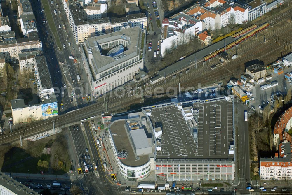 Berlin from the bird's eye view: Das fertige Ringcenter 3 der ECE GmbH an der Frankfurter Allee in Berlin-Friedrichshain am Eröffnungstag.