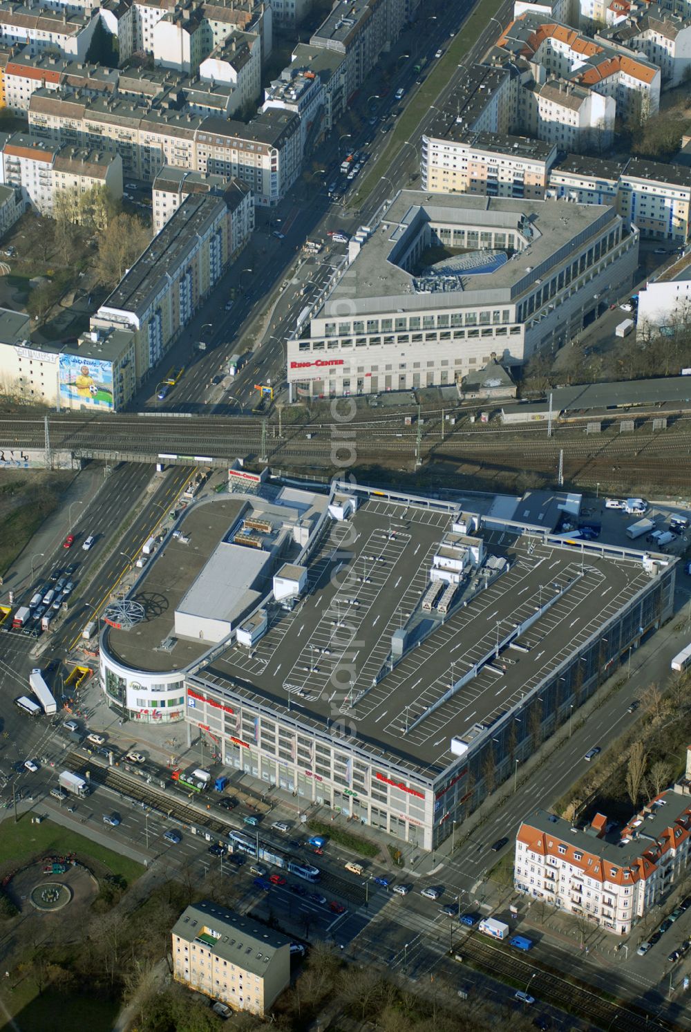 Aerial image Berlin - Das fertige Ringcenter 3 der ECE GmbH an der Frankfurter Allee in Berlin-Friedrichshain am Eröffnungstag.