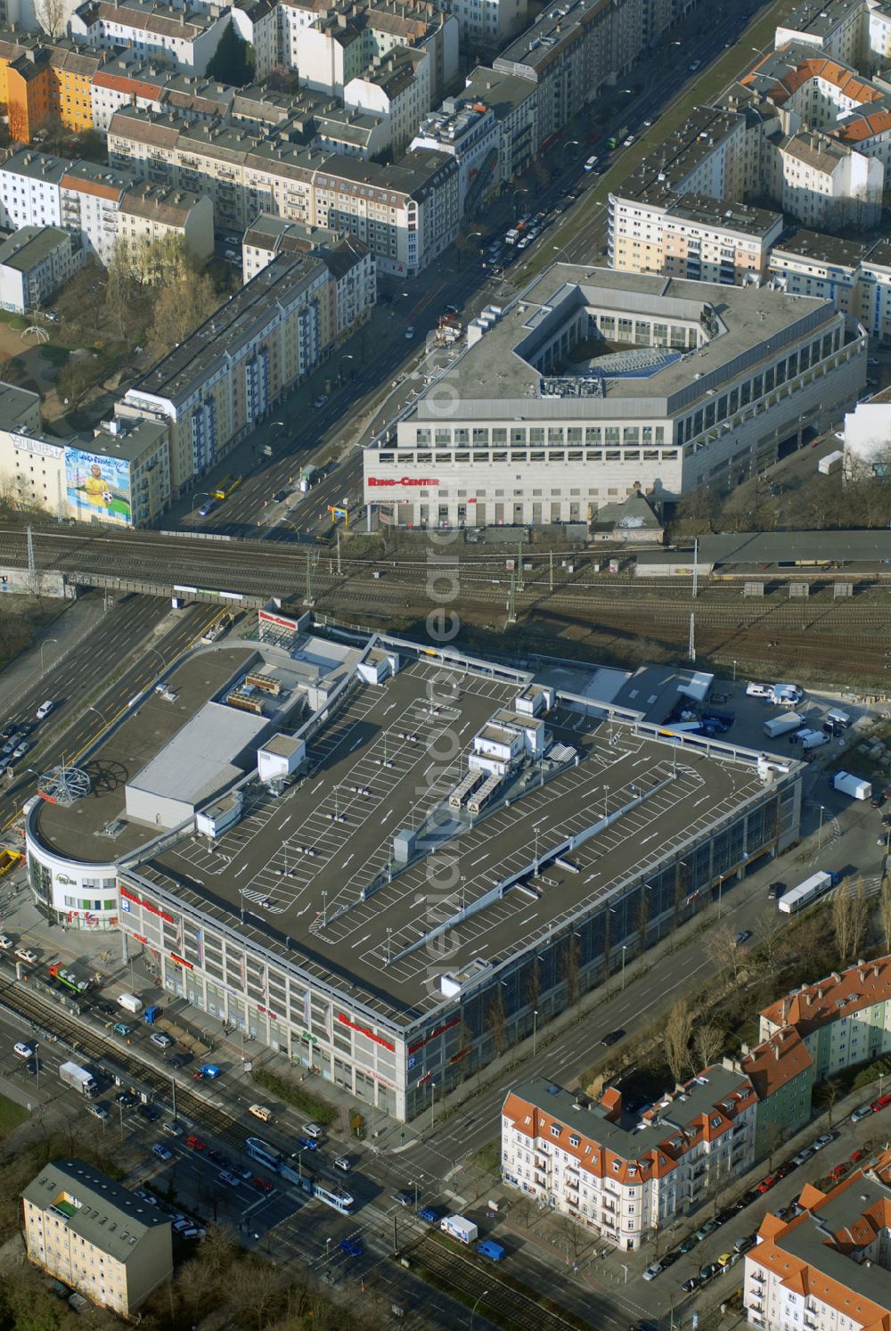 Aerial photograph Berlin - Das fertige Ringcenter 3 der ECE GmbH an der Frankfurter Allee in Berlin-Friedrichshain am Eröffnungstag.