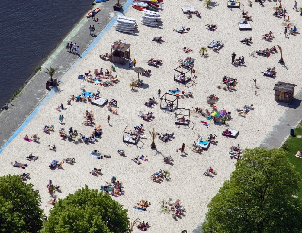 Essen from above - The open air bath Baldeney at lake Baldeney in Essen in the state of North Rhine-Westphalia. The lido lies directly at the water reservoir of the river Ruhr in the South of the city and is renowned as a water sports and recreational area. The bath is in use since the 1930s and is today run as the Seaside Beach