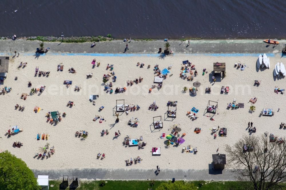 Aerial photograph Essen - The open air bath Baldeney at lake Baldeney in Essen in the state of North Rhine-Westphalia. The lido lies directly at the water reservoir of the river Ruhr in the South of the city and is renowned as a water sports and recreational area. The bath is in use since the 1930s and is today run as the Seaside Beach