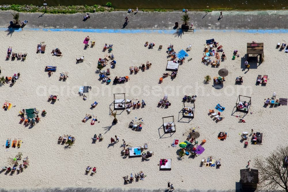 Essen from above - The open air bath Baldeney at lake Baldeney in Essen in the state of North Rhine-Westphalia. The lido lies directly at the water reservoir of the river Ruhr in the South of the city and is renowned as a water sports and recreational area. The bath is in use since the 1930s and is today run as the Seaside Beach