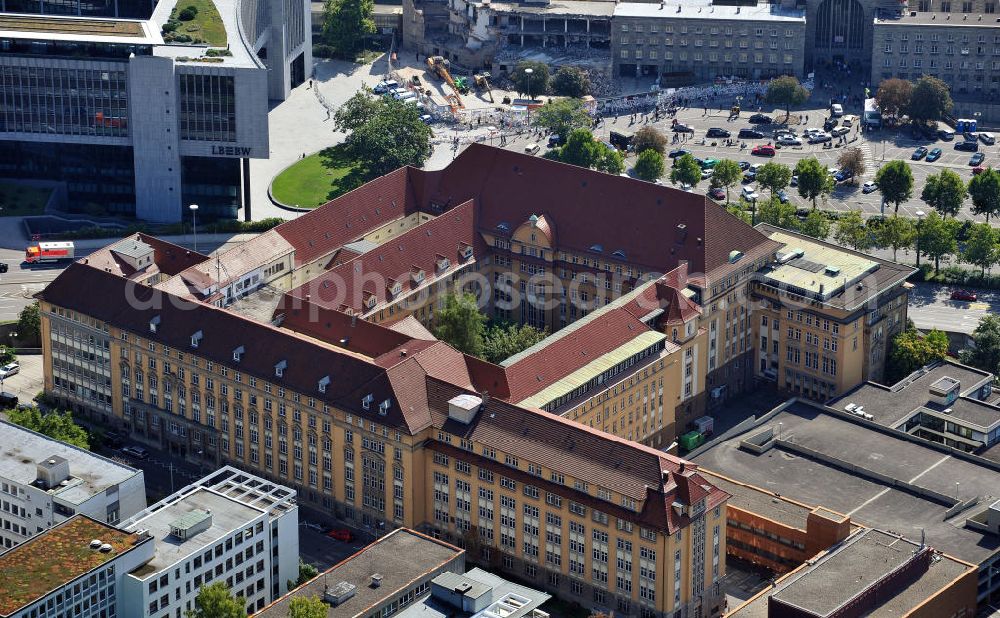 Stuttgart from the bird's eye view: Das denkmalgeschützte H7 Gebäude an der Heilbronner Straße Ecke Jägerstraße in Stuttgart beherbergte ehemals die Bundesbahndirektion. Heute befinden sich dort Büroräume von Existenzgründern aus der Kreativbranche. The heritage H7 building at the Heilbronner Strasse at the corner of the Jaegerstrasse in Stuttgart.