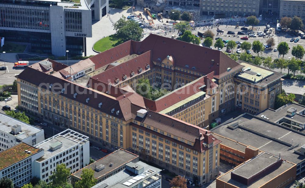 Aerial image Stuttgart - Das denkmalgeschützte H7 Gebäude an der Heilbronner Straße Ecke Jägerstraße in Stuttgart beherbergte ehemals die Bundesbahndirektion. Heute befinden sich dort Büroräume von Existenzgründern aus der Kreativbranche. The heritage H7 building at the Heilbronner Strasse at the corner of the Jaegerstrasse in Stuttgart.