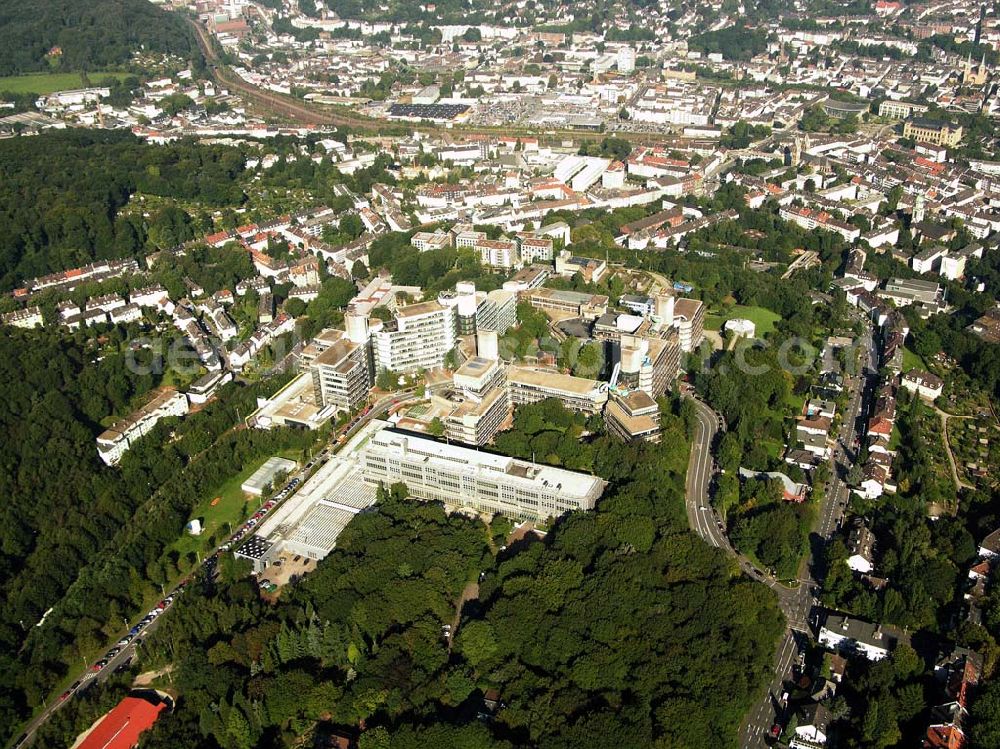 Aerial image Wuppertal - Blick auf die Bergische Universität Wuppertal; Anschrift: Bergische Universität Wuppertal, Gaußstr. 20, 42097 Wuppertal, Tel. (0202) 439-0, Fax: (0202) 439-29 01, E-Mail: zsb@uni-wuppertal.de; Die Bergische Universität Wuppertal ist eine junge Universität - Jahrgang 1972 -, die sich über ihre wissenschaftsdiziplinären Bemühungen hinaus die konsequente Weiterentwicklung des Wissens- und Technologietransfers von Hochschule und Praxis zum Ziel gesetzt hat.