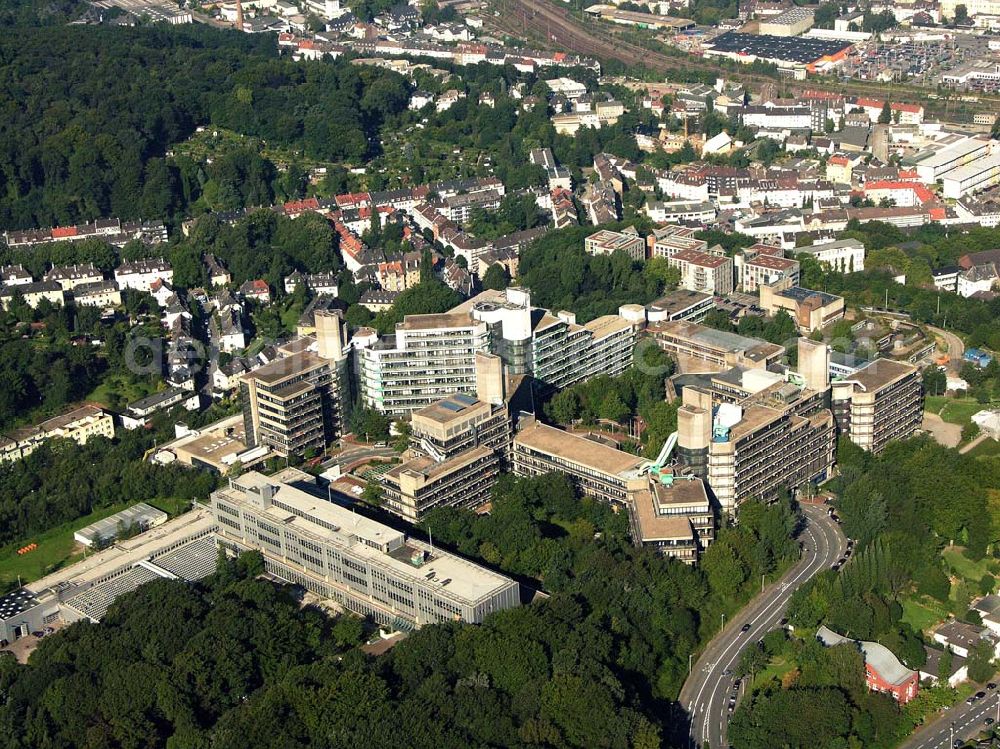 Aerial photograph Wuppertal - Blick auf die Bergische Universität Wuppertal; Anschrift: Bergische Universität Wuppertal, Gaußstr. 20, 42097 Wuppertal, Tel. (0202) 439-0, Fax: (0202) 439-29 01, E-Mail: zsb@uni-wuppertal.de; Die Bergische Universität Wuppertal ist eine junge Universität - Jahrgang 1972 -, die sich über ihre wissenschaftsdiziplinären Bemühungen hinaus die konsequente Weiterentwicklung des Wissens- und Technologietransfers von Hochschule und Praxis zum Ziel gesetzt hat.