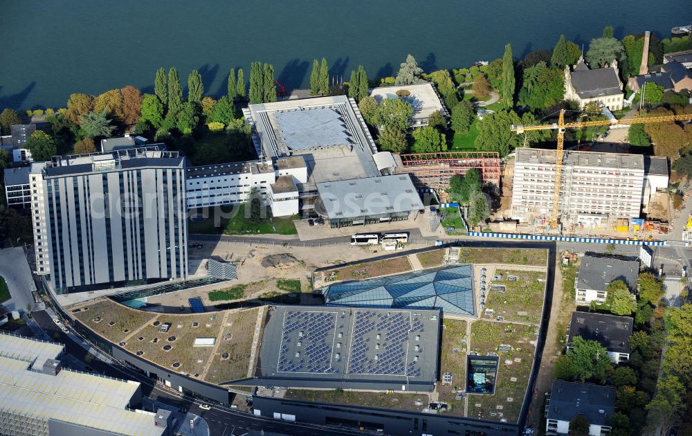 Aerial photograph Bonn - Das Gelände des Bundeshauses mit dem Erweiterungsbau des World Conference Center Bonn an der Dahlmannstraße in Bonn. Das Bundeshaus ist der ehemalige Sitz des deutschen Bundestages und heute Teil des World Conference Center. The former building of the German Bundestag and the annex building of the World Conference Center Bonn at the Dahlmannstrasse in Bonn.