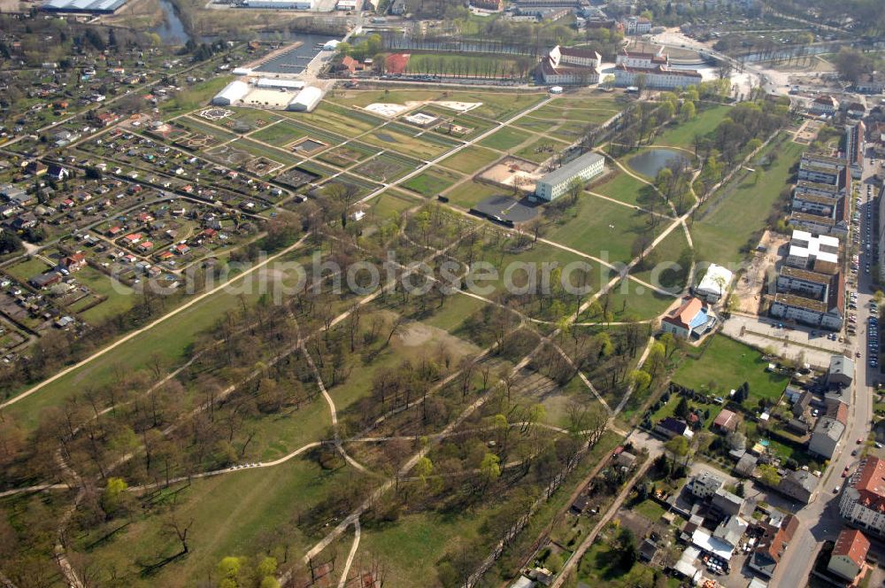 Aerial photograph ORANIENBURG - Blick auf das Schloss Oranienburg mit dem Gelände der Landesgartenschau. Das Schloss Oranienburg ist das älteste Barockschloss in der Mark Brandenburg. Bis 1999 wurde das Gebäude umfassend saniert und restauriert. Als bedeutsam erachtete historische Räume konnten wiederhergestellt werden, u.a. der Orange Saal. Das Schloss wird seitdem von der Stadtverwaltung genutzt und beherbergt das Schlossmuseum, getragen von der Stiftung preußischer Schlösser und Gärten und dem Kreismuseum Oranienburg. Oranienburg richtet unter dem Motto „Traumlandschaften einer Kurfürstin“ die brandenburgische Landesgartenschau 2009 aus. Geöffnet ist die Landesgartenschau vom 25. April bis zum 18. Oktober 2009. Kontakt: Schlossmuseum Oranienburg: Jörg Kirschstein, Abteilung Schlossmanagement, Schlossbereichsleiter, Schlossplatz 1, 16515 Oranienburg, Tel. +49 (0)3301 53 74 37/ -38, Fax +49 (0)3301 53 74 39,