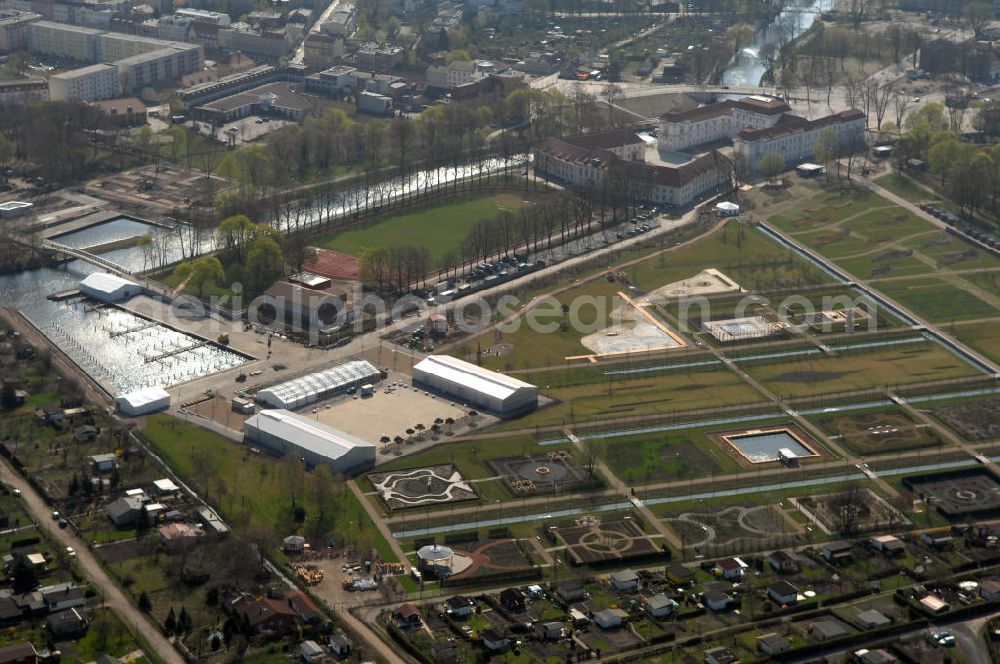 ORANIENBURG from the bird's eye view: Blick auf das Schloss Oranienburg mit dem Gelände der Landesgartenschau. Das Schloss Oranienburg ist das älteste Barockschloss in der Mark Brandenburg. Bis 1999 wurde das Gebäude umfassend saniert und restauriert. Als bedeutsam erachtete historische Räume konnten wiederhergestellt werden, u.a. der Orange Saal. Das Schloss wird seitdem von der Stadtverwaltung genutzt und beherbergt das Schlossmuseum, getragen von der Stiftung preußischer Schlösser und Gärten und dem Kreismuseum Oranienburg. Oranienburg richtet unter dem Motto „Traumlandschaften einer Kurfürstin“ die brandenburgische Landesgartenschau 2009 aus. Geöffnet ist die Landesgartenschau vom 25. April bis zum 18. Oktober 2009. Kontakt: Schlossmuseum Oranienburg: Jörg Kirschstein, Abteilung Schlossmanagement, Schlossbereichsleiter, Schlossplatz 1, 16515 Oranienburg, Tel. +49 (0)3301 53 74 37/ -38, Fax +49 (0)3301 53 74 39,