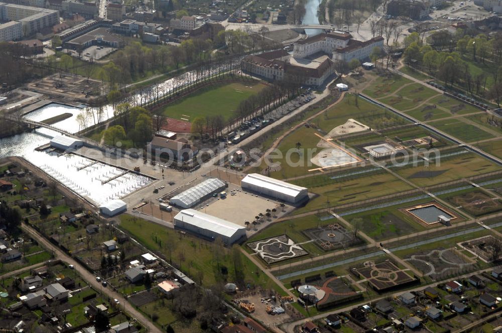 Aerial image ORANIENBURG - Blick auf das Schloss Oranienburg mit dem Gelände der Landesgartenschau. Das Schloss Oranienburg ist das älteste Barockschloss in der Mark Brandenburg. Bis 1999 wurde das Gebäude umfassend saniert und restauriert. Als bedeutsam erachtete historische Räume konnten wiederhergestellt werden, u.a. der Orange Saal. Das Schloss wird seitdem von der Stadtverwaltung genutzt und beherbergt das Schlossmuseum, getragen von der Stiftung preußischer Schlösser und Gärten und dem Kreismuseum Oranienburg. Oranienburg richtet unter dem Motto „Traumlandschaften einer Kurfürstin“ die brandenburgische Landesgartenschau 2009 aus. Geöffnet ist die Landesgartenschau vom 25. April bis zum 18. Oktober 2009. Kontakt: Schlossmuseum Oranienburg: Jörg Kirschstein, Abteilung Schlossmanagement, Schlossbereichsleiter, Schlossplatz 1, 16515 Oranienburg, Tel. +49 (0)3301 53 74 37/ -38, Fax +49 (0)3301 53 74 39,