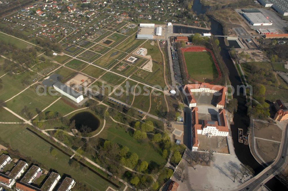 ORANIENBURG from the bird's eye view: Blick auf das Schloss Oranienburg mit dem Gelände der Landesgartenschau. Das Schloss Oranienburg ist das älteste Barockschloss in der Mark Brandenburg. Bis 1999 wurde das Gebäude umfassend saniert und restauriert. Als bedeutsam erachtete historische Räume konnten wiederhergestellt werden, u.a. der Orange Saal. Das Schloss wird seitdem von der Stadtverwaltung genutzt und beherbergt das Schlossmuseum, getragen von der Stiftung preußischer Schlösser und Gärten und dem Kreismuseum Oranienburg. Oranienburg richtet unter dem Motto „Traumlandschaften einer Kurfürstin“ die brandenburgische Landesgartenschau 2009 aus. Geöffnet ist die Landesgartenschau vom 25. April bis zum 18. Oktober 2009. Kontakt: Schlossmuseum Oranienburg: Jörg Kirschstein, Abteilung Schlossmanagement, Schlossbereichsleiter, Schlossplatz 1, 16515 Oranienburg, Tel. +49 (0)3301 53 74 37/ -38, Fax +49 (0)3301 53 74 39,