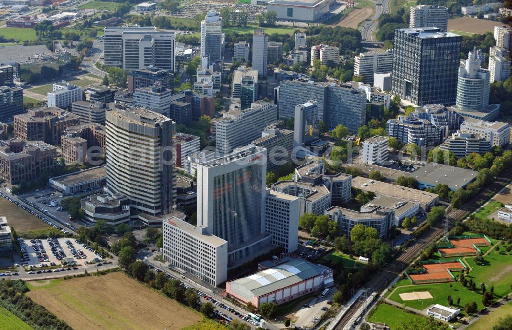 Aerial photograph Eschborn - View at the commercial area in Eschborn with the Vodaphone building, which has formerly been the headquarter of Arcor, the branches of Deutsche Bank, Telekom, Samsung, and of the German stock exchange. In the foreground are railroad tracks and tennis grounds