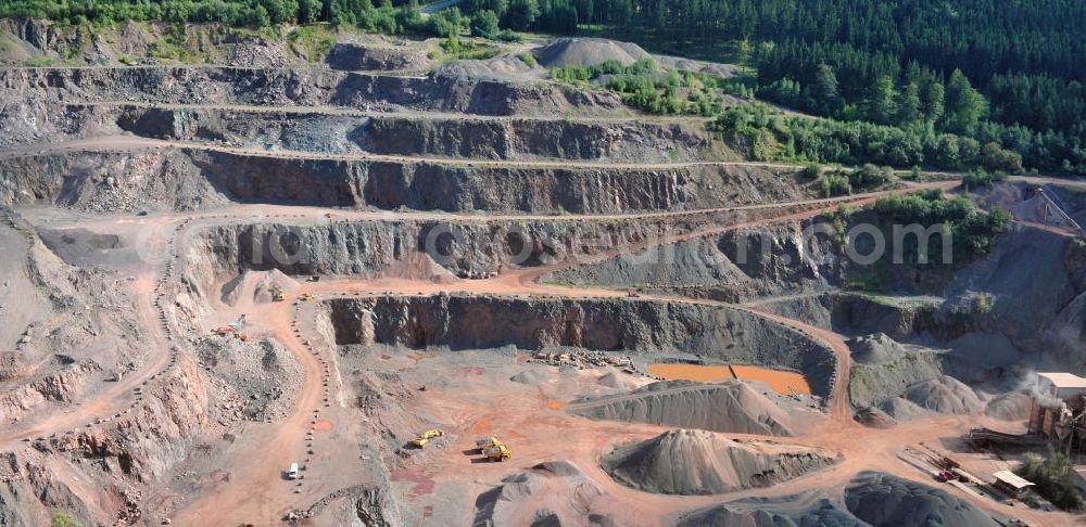 Tabarz from the bird's eye view: Das Hartsteinwerk Tabarz im Thüringer Wald in der Nähe des Ortes Tabarz, Thüringen. Vom Unternehmen MKW Mitteldeutsche Hartstein- Kies und Mischwerke Gmbh werden hier Vulkanite und Sedimentgesteine abgebaut. The stone pit Hartsteinwerk Tabarz in the Thuringian Forest near the place Tabarz, Thuringia. The company MKW Mitteldeutsche Hartstein- Kies und Mischwerke Gmbh mines vulcanic and sedimentary rocks there.