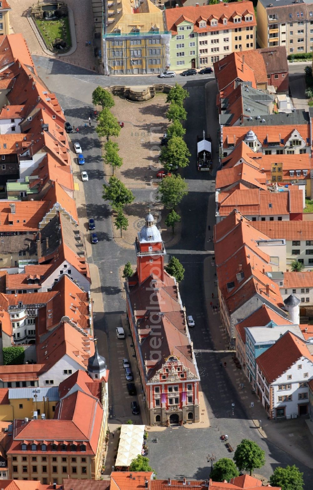 Aerial photograph Gotha - At the main market of Gotha in Thuringia regions is, among other things, the historic town hall. The Renaissance of the 16th century and was originally a department store. The portal of the northern side of al one of the most beautiful Renaissance portal in Germany. From the Council tower, visitors will have a beautiful view of the city