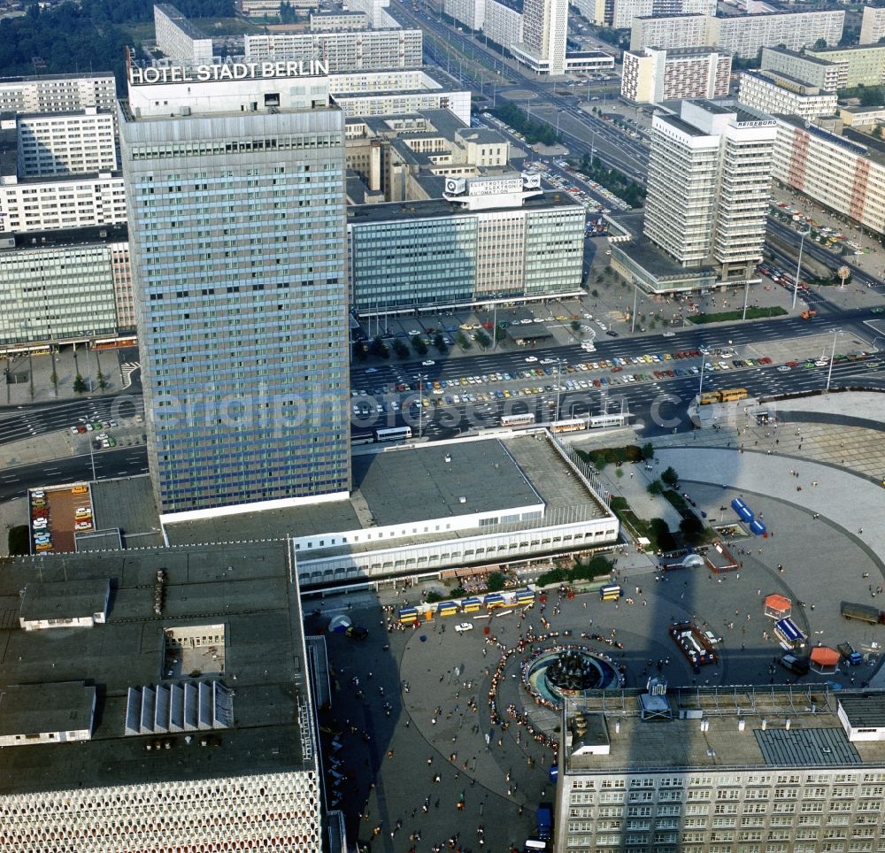 Aerial image Berlin - The Hotel Stadt Berlin Alexanderplatz in Berlin-Mitte. In the left foreground today Galeria Kaufhof is the Centrum department store. On the Alexanderplatz is the People's Friendship Fountain. In the background, the House of Travel at the Otto-Braun-Strasse corner Alexan der Street can be seen