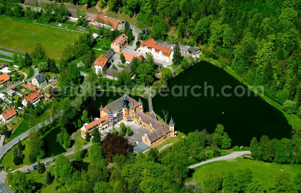 Trockenborn-Wolfersdorf from above - The hunting lodge Fröhliche Wiederkunft (Happy Return) in the Wolfersdorf part of the borough of Trockenborn-Wolfersdorf in the state of Thuringia. The castle was built in the 16th century on a small island in a lake in the village. The compound with its towers and distinct main building is home to a Café today and has been refurbished since 2007