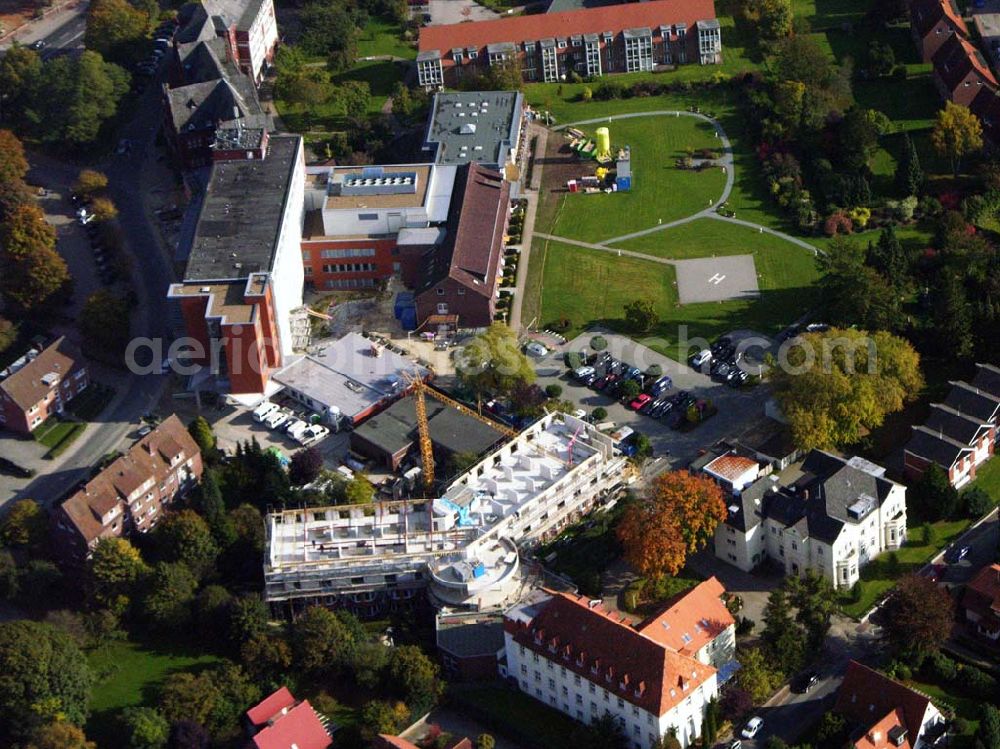 Aerial image Varel - 18.10.2005 Varel; Das St. Johannes-Hospital kann auf eine über 135-jährige wechselvolle Geschichte zurück blicken und ist heute ein modernes, leistungsfähiges Krankenhaus mit einer Vielzahl von Funktionsbereichen.