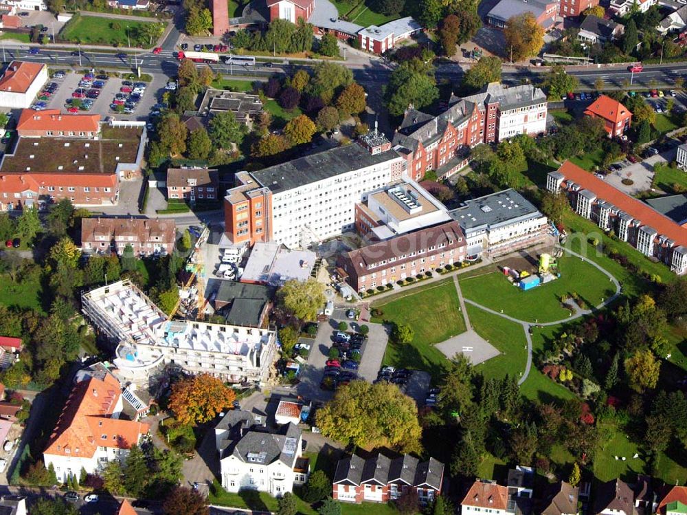 Varel from the bird's eye view: 18.10.2005 Varel; Das St. Johannes-Hospital kann auf eine über 135-jährige wechselvolle Geschichte zurück blicken und ist heute ein modernes, leistungsfähiges Krankenhaus mit einer Vielzahl von Funktionsbereichen.