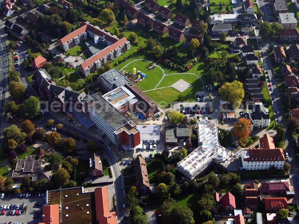 Aerial image Varel - 18.10.2005 Varel; Das St. Johannes-Hospital kann auf eine über 135-jährige wechselvolle Geschichte zurück blicken und ist heute ein modernes, leistungsfähiges Krankenhaus mit einer Vielzahl von Funktionsbereichen.