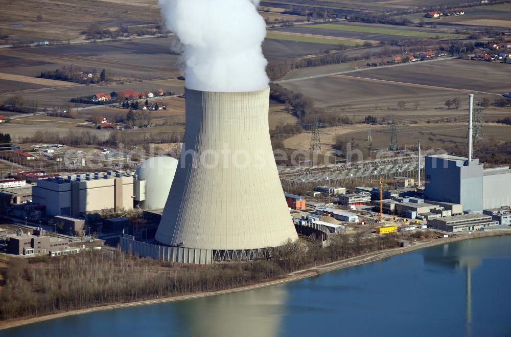 Niederaichbach from the bird's eye view: Das Kernkraftwerk Isar an der Dammstraße in Niederaichbach am Fluss Isar. Der Betreiber der beiden Reaktoren ist die Firma E.ON Kernkraft. The nuclear power plant Isar at the Dammstrasse in Niederaichbach at the river Isar.