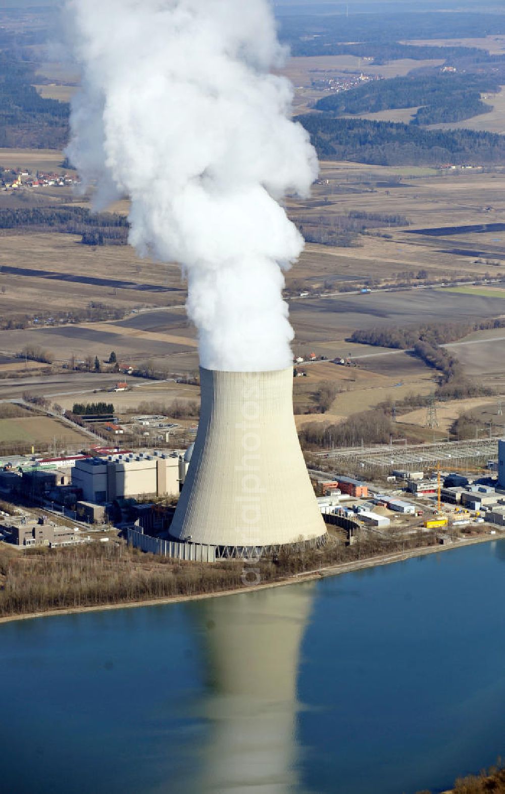 Aerial image Niederaichbach - Das Kernkraftwerk Isar an der Dammstraße in Niederaichbach am Fluss Isar. Der Betreiber der beiden Reaktoren ist die Firma E.ON Kernkraft. The nuclear power plant Isar at the Dammstrasse in Niederaichbach at the river Isar.