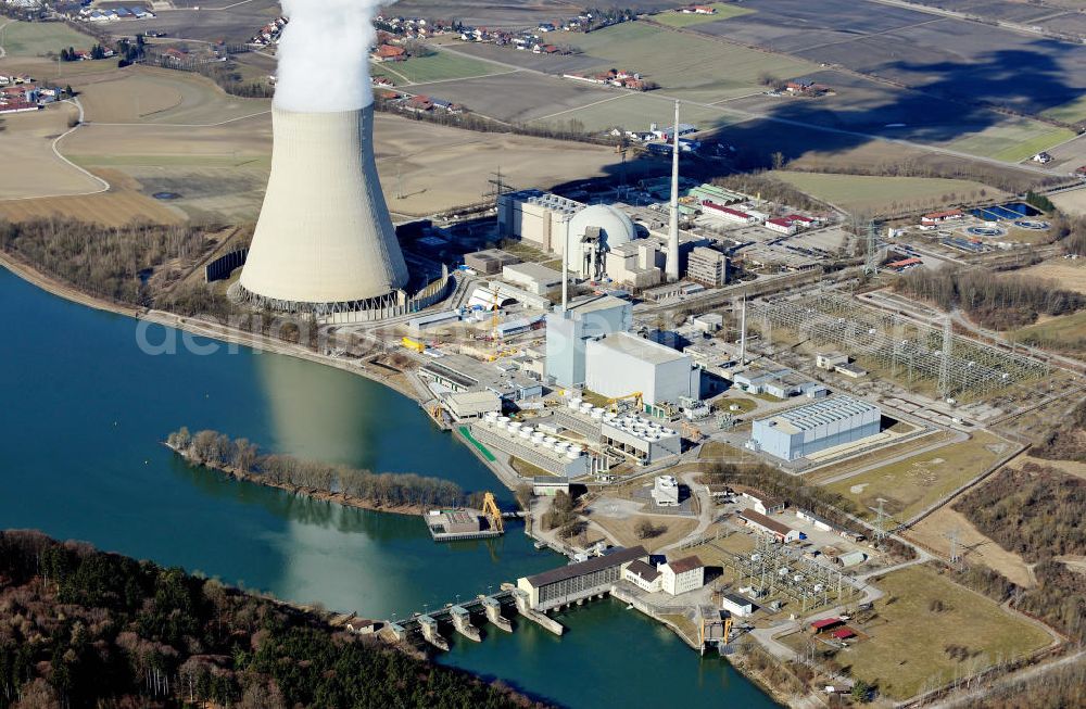 Aerial photograph Niederaichbach - Das Kernkraftwerk Isar an der Dammstraße in Niederaichbach am Fluss Isar. Der Betreiber der beiden Reaktoren ist die Firma E.ON Kernkraft. The nuclear power plant Isar at the Dammstrasse in Niederaichbach at the river Isar.