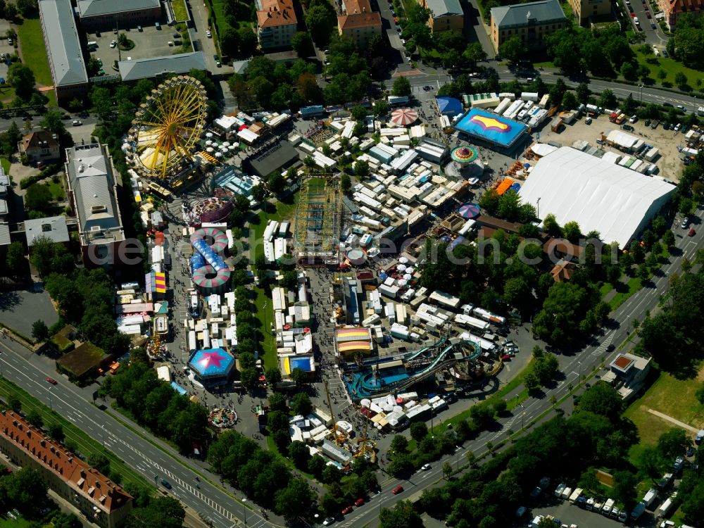 Aerial photograph Würzburg - The Kiliani Fair on the parking lot Talavera in the Zellerau part of Würzburg in the state of Bavaria. The two week festival honoring the name day of Saint Kilian offers different attractions such as a Ferris wheel, restaurants and beer dents