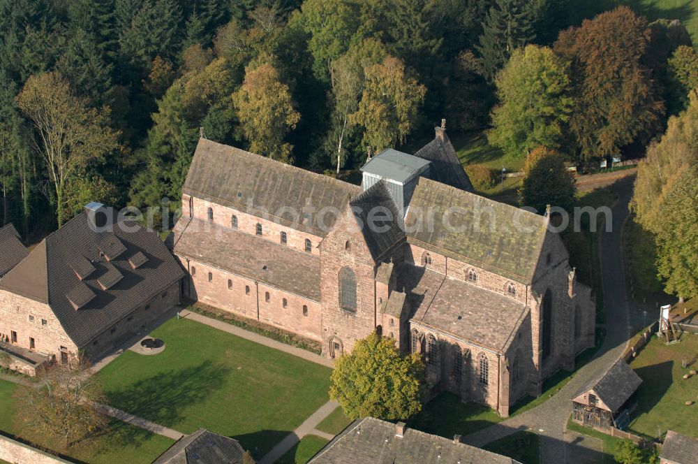 Amelungsborn from the bird's eye view: Blick auf das Kloster Amelungsborn. Gegründet wurde es im Jahr 1135 und ist eines der ältesten Zisterzienserkloster Niedersachsens. Gestiftet wurde es von Graf Siegfried IV. von Boyneburg und benannt wurde es nach der Quelle auf den Gelände am Amelung. 1569 wurde im Zuge der Reformation eine Schule im Kloster eingerichtet. Kontakt: Abt Eckhard Gorka, Landessuperintendent, Sprengel Hildesheim-Göttingen, Michaelisplatz 3a, 31134 Hildesheim, Tel. 05121 / 32 45 7,