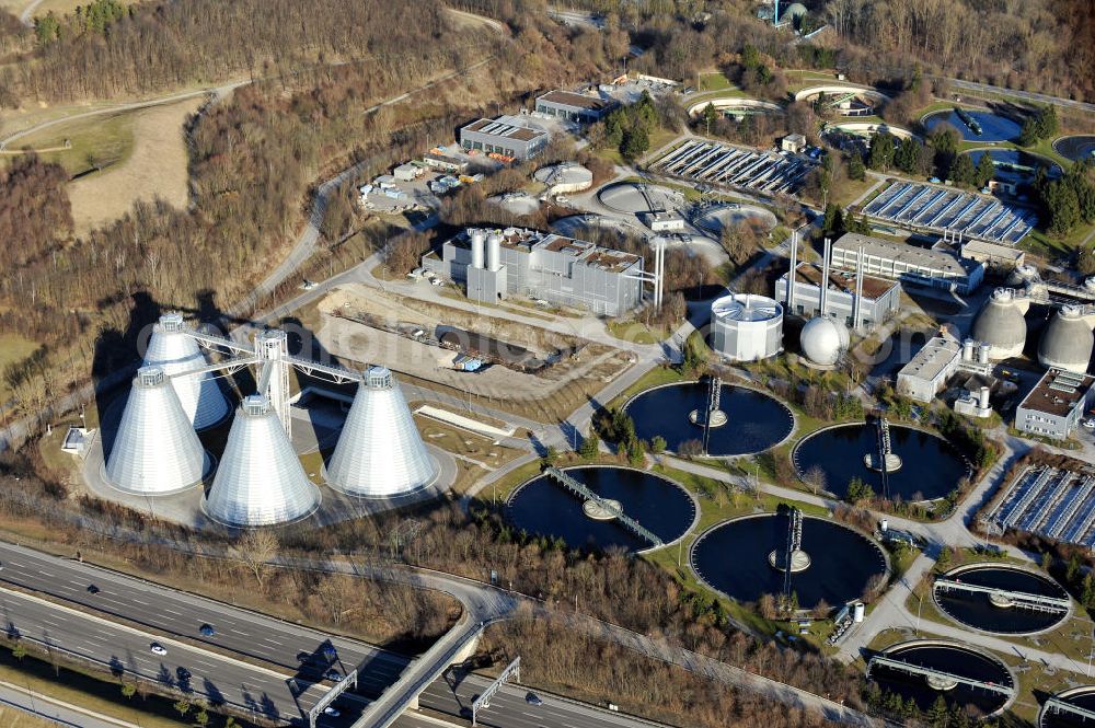 München-Fröttmaning from above - Das Klärwerk Gut Großlappen an der Freisinger Landstraße in München. Es ist eines der zwei Klärwerke die für die Abwasserreinigung Münchens zuständig sind. The sewage treatment plant Gut Großlappen at the Freisinger Landstrasse in Munich.