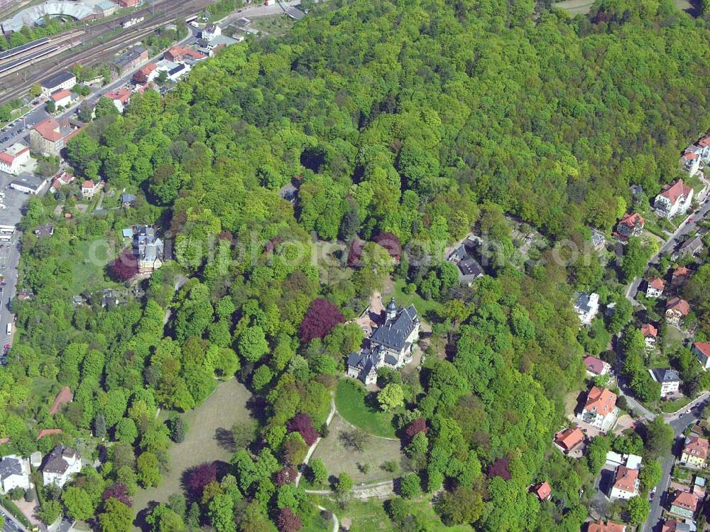 Eisenach from the bird's eye view: Das Gemeinsame Kirchenamt der Föderation Evangelischer Kirchen in Mitteldeutschland (EKM) hat am 1. Oktober 2004 seine Arbeit an den beiden Standorten Magdeburg und Eisenach aufgenommen. Es ist aus der Neustrukturierung und Zusammenführung des Landeskirchenamtes der Thüringer Landeskirche und des Konsistoriums der Kirchenprovinz Sachsen gebildet worden. Im Jahr 2000 hatte der gemeinsame Weg der beiden Landeskirchen begonnen.