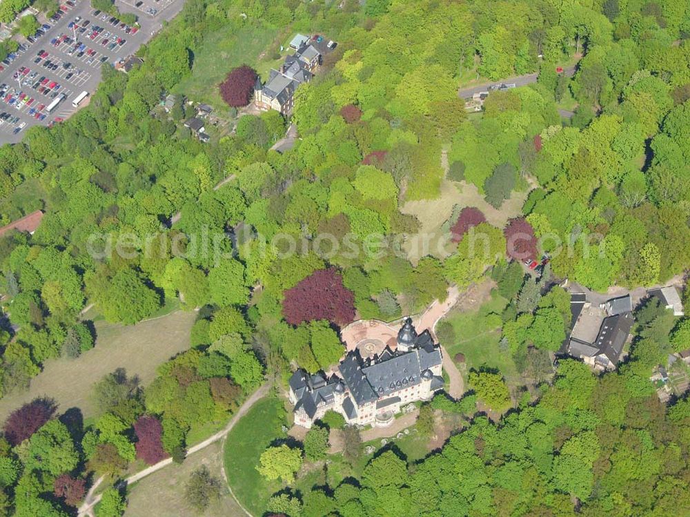 Aerial image Eisenach - Das Gemeinsame Kirchenamt der Föderation Evangelischer Kirchen in Mitteldeutschland (EKM) hat am 1. Oktober 2004 seine Arbeit an den beiden Standorten Magdeburg und Eisenach aufgenommen. Es ist aus der Neustrukturierung und Zusammenführung des Landeskirchenamtes der Thüringer Landeskirche und des Konsistoriums der Kirchenprovinz Sachsen gebildet worden. Im Jahr 2000 hatte der gemeinsame Weg der beiden Landeskirchen begonnen.