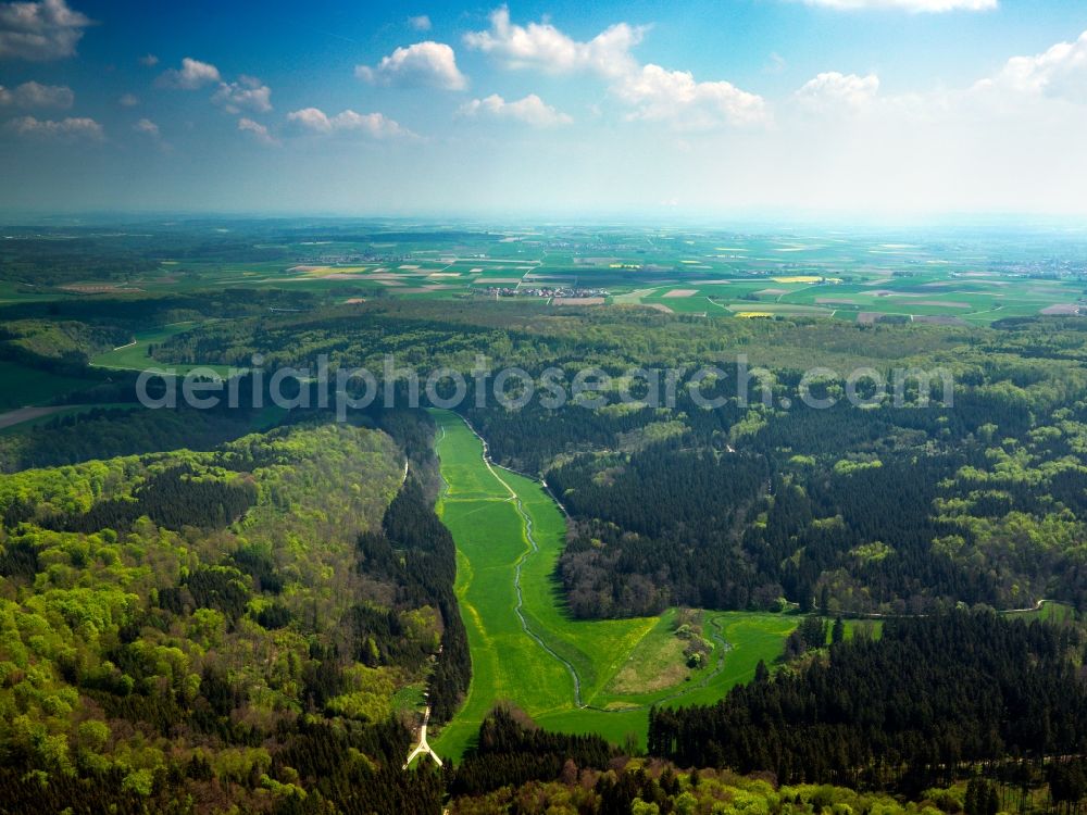 Aerial photograph Bernstadt - The Lone Valley in the county of Bernstadt in the state of Baden-Württemberg. Bernstadt is a county district in the Alb-Danube-region. The river is watered only seldomly and mostly consists of little water. This makes the valley one of the largest dry valleys of Germany. The riverbanks are mostly clear and without trees. Nevertheless, the river is surrounded by nature and woods