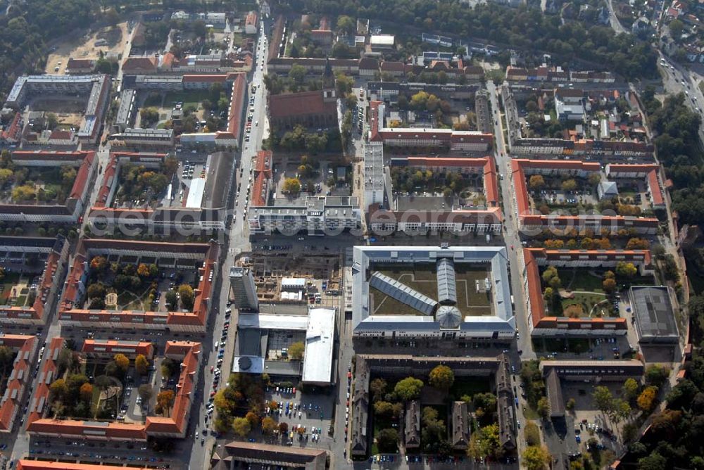 Aerial image Neubrandenburg - Blick auf das Stadtzentrum von Neubrandenburg mit dem Marktplatz-Center der ECE GmbH Hamburg. Neben dem Center entsteht unter dem Marktplatz im Auftrag der Stadt eine Tiefgarage. Anschrift des Centers: ECE-CENTERMANAGEMENT, ECE Projektmanagement G.m.b.H. & Co. KG, Center-Management, Marktplatz-Center Neubrandenburg, Krämerstraße 1a, 17033 Neubrandenburg; Telefon: 03 95 / 570 610