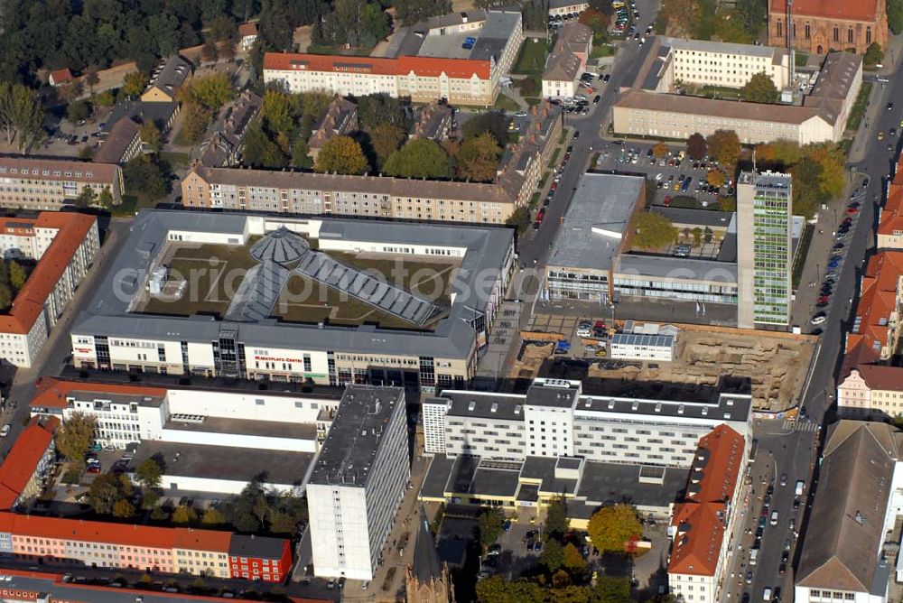 Neubrandenburg from the bird's eye view: Blick auf das Marktplatz-Center der ECE GmbH Hamburg im Stadtzentrum von Neubrandenburg / MV. Anschrift: ECE-CENTERMANAGEMENT, ECE Projektmanagement G.m.b.H. & Co. KG, Center-Management, Marktplatz-Center Neubrandenburg, Krämerstraße 1a, 17033 Neubrandenburg; Telefon: 03 95 / 570 610