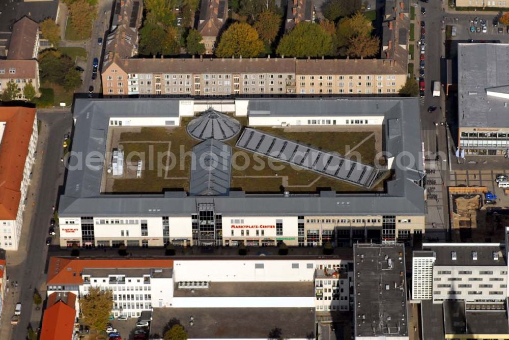 Aerial photograph Neubrandenburg - Blick auf das Marktplatz-Center der ECE GmbH Hamburg im Stadtzentrum von Neubrandenburg / MV. Anschrift: ECE-CENTERMANAGEMENT, ECE Projektmanagement G.m.b.H. & Co. KG, Center-Management, Marktplatz-Center Neubrandenburg, Krämerstraße 1a, 17033 Neubrandenburg; Telefon: 03 95 / 570 610