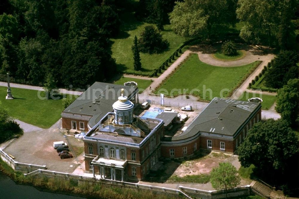 Aerial photograph Potsdam - The Marmorpalais (marble palace) on the shores of lake Heiliger See in the garden area of Neuer Garten in Potsdam in the state of Brandenburg. The palace is a building in the early classicist style and was commissioned by Frederick William II of Prussia who used it as a royal residence. It is one of the landmarks in the extensive garden and park compound