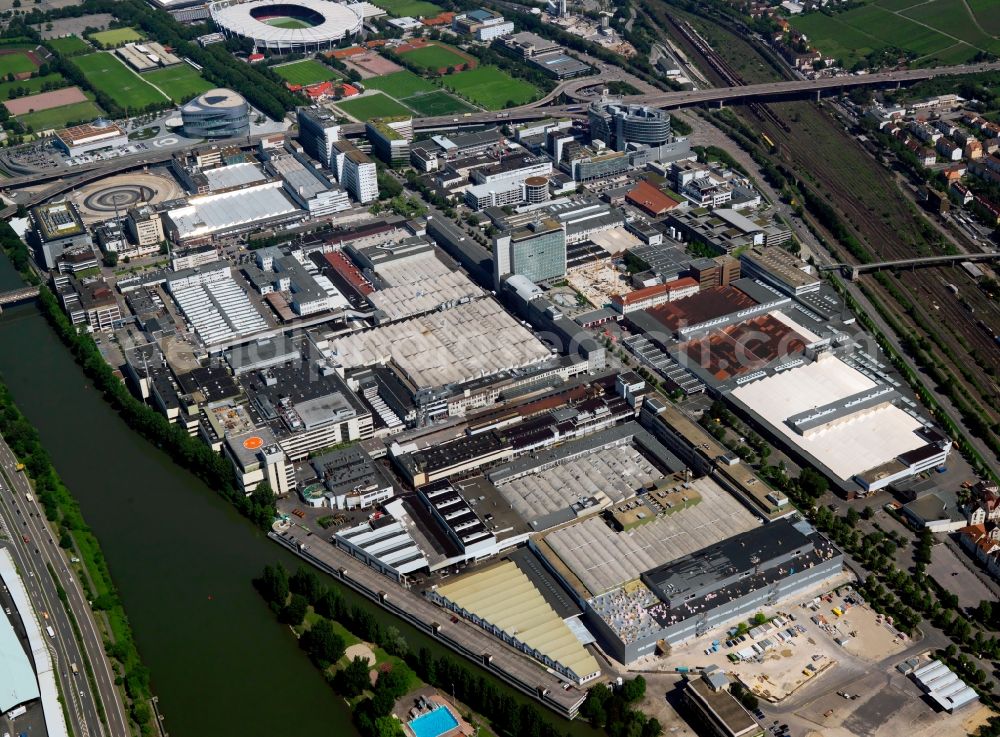 Stuttgart from above - The Mercedes Benz factory compound of the Daimler Chrysler AG in the city of Stuttgart in the state of Baden-Württemberg. It is also the location of the Van Technology Center VTC as well as the Daimler AG headquarters of Stuttgart-Untertürkheim. The factory is one of the region's largest economy drivers and employers