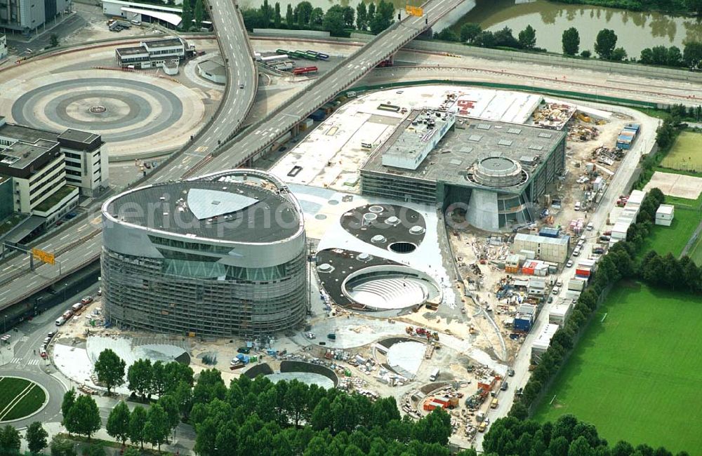 Aerial photograph Stuttgart / Baden - Würtemberg Stuttgart / Baden - Würtemberg - Das Mercedes-Museum wird ein kompaktes Gebäude. Auf einer Grundfläche von nur 3500 Quadratmetern sind 16 500 Quadratmeter Ausstellungsflächen vorgesehen. Das Gebäude ist 47,5 Meter hoch und hat einen Durchmesser von 79 Metern. Die Doppelhelixstruktur ermöglicht zwei Touren auf unabhängigen Wegen. Mercedes-Benz Museum, Mercedesstraße 137, 70322 Stuttgart, Telefon: (0711) 17-22578, Fax: (0711) 17-51173