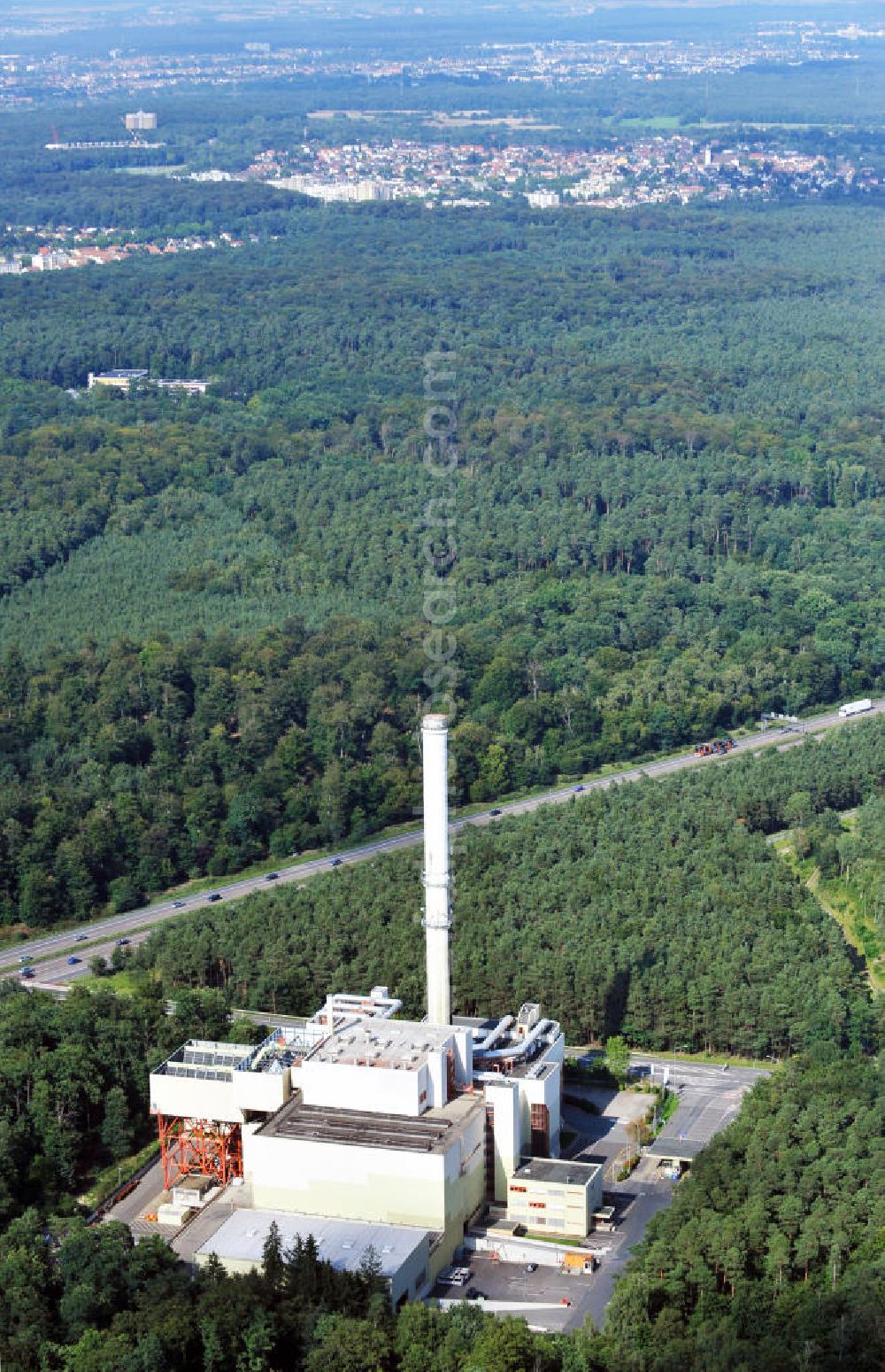 Offenbach from the bird's eye view: View of the waste incineration plant in Offenbach in Hesse, which is operated by the energy supply Offenbach (EVO)