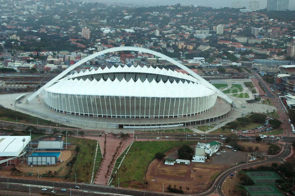 Durban from above - Blick auf das Moses Mabhida Stadion am Rande von Durban in Südafrika zur Fußball- Weltmeisterschaft. View of the Moses Mabhida Stadium in Durban in South Africa for the FIFA World Cup 2010