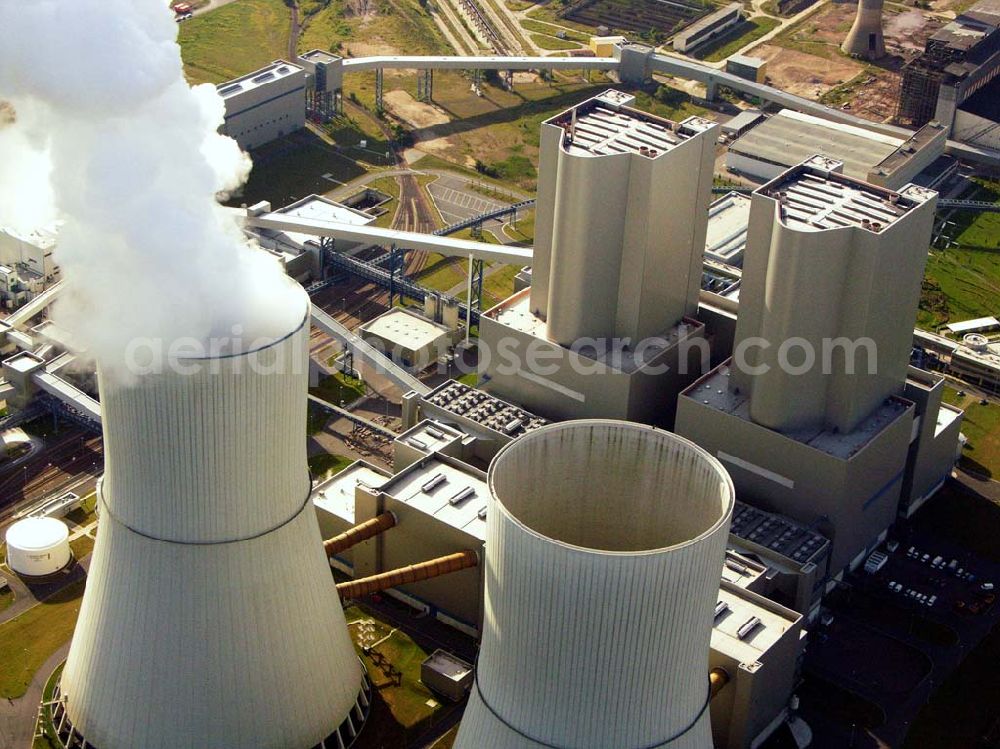 Aerial photograph Neukieritzsch - 27.08.2005 Neukieritzsch; Das Kraftwerk wird von der Vattenfall Europe Generation AG & Co. KG (früher VEAG) betrieben, die auch Eigentümer eines Blockes (Block R) sind. Der Block S gehört zu gleichen Teilen der E.ON Kraftwerke GmbH und der EnBW. Das Kraftwerk wurde am 22. Juni 2000 mit einer Rede des damaligen deutschen Bundeskanzlers Gerhard Schröder eingeweiht. Die Investitionskosten des Kraftwerks (ohne Tagebaubetrieb) betrugen 2,3 Mrd. Euro.