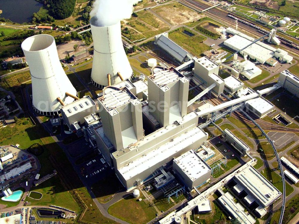 Aerial photograph Neukieritzsch - 27.08.2005 Neukieritzsch; Das Kraftwerk wird von der Vattenfall Europe Generation AG & Co. KG (früher VEAG) betrieben, die auch Eigentümer eines Blockes (Block R) sind. Der Block S gehört zu gleichen Teilen der E.ON Kraftwerke GmbH und der EnBW. Das Kraftwerk wurde am 22. Juni 2000 mit einer Rede des damaligen deutschen Bundeskanzlers Gerhard Schröder eingeweiht. Die Investitionskosten des Kraftwerks (ohne Tagebaubetrieb) betrugen 2,3 Mrd. Euro.