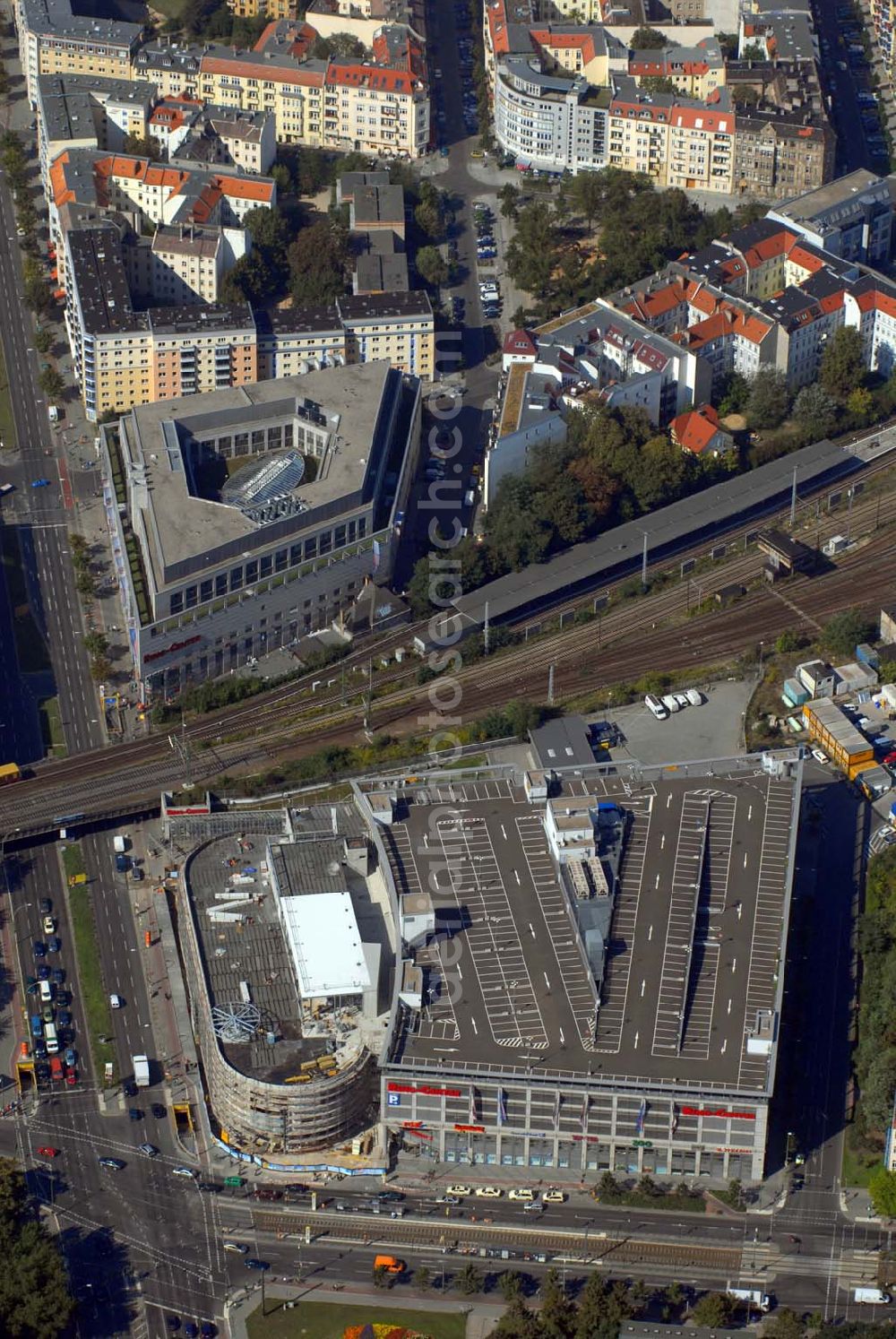 Aerial photograph Berlin-Lichtenberg - Berlin 12.09.06 Blick auf den dritten Bauabschnitt des Ring-Center in Berlin-Lichtenberg.