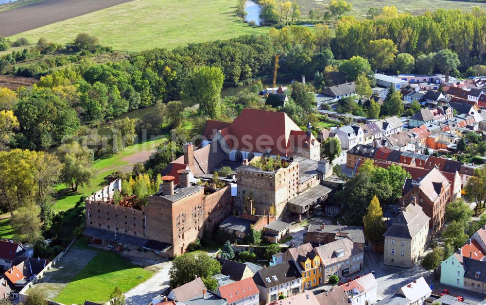 Aerial photograph Nienburg / Saale - View of the ruins of the old malting building near the Schloss street in Nienburg an der Saale in Saxony-Anhalt