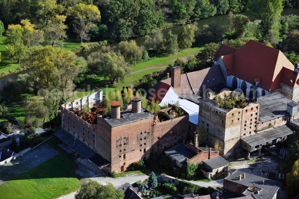 Aerial image Nienburg / Saale - View of the ruins of the old malting building near the Schloss street in Nienburg an der Saale in Saxony-Anhalt