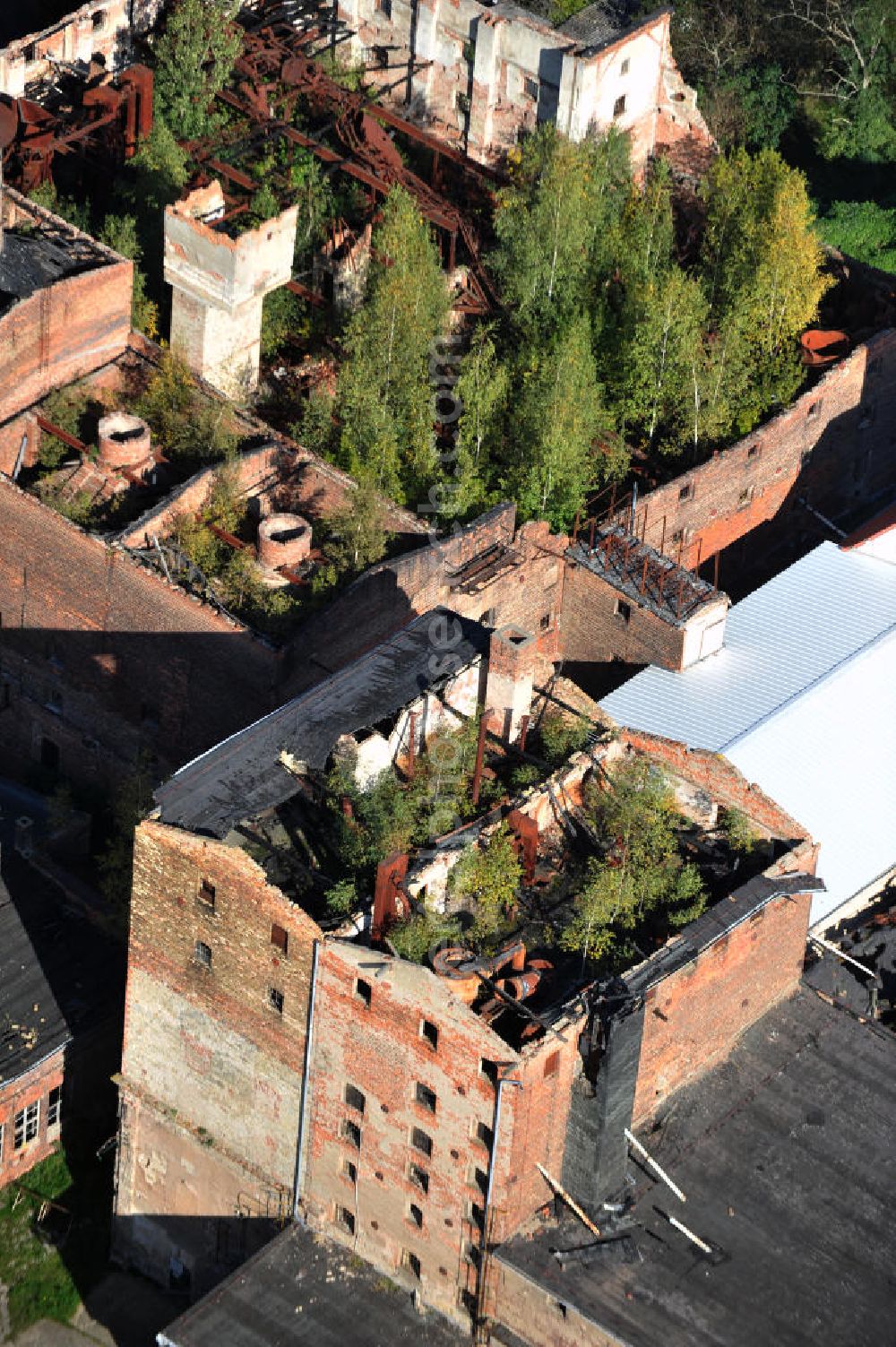 Nienburg / Saale from the bird's eye view: View of the ruins of the old malting building near the Schloss street in Nienburg an der Saale in Saxony-Anhalt