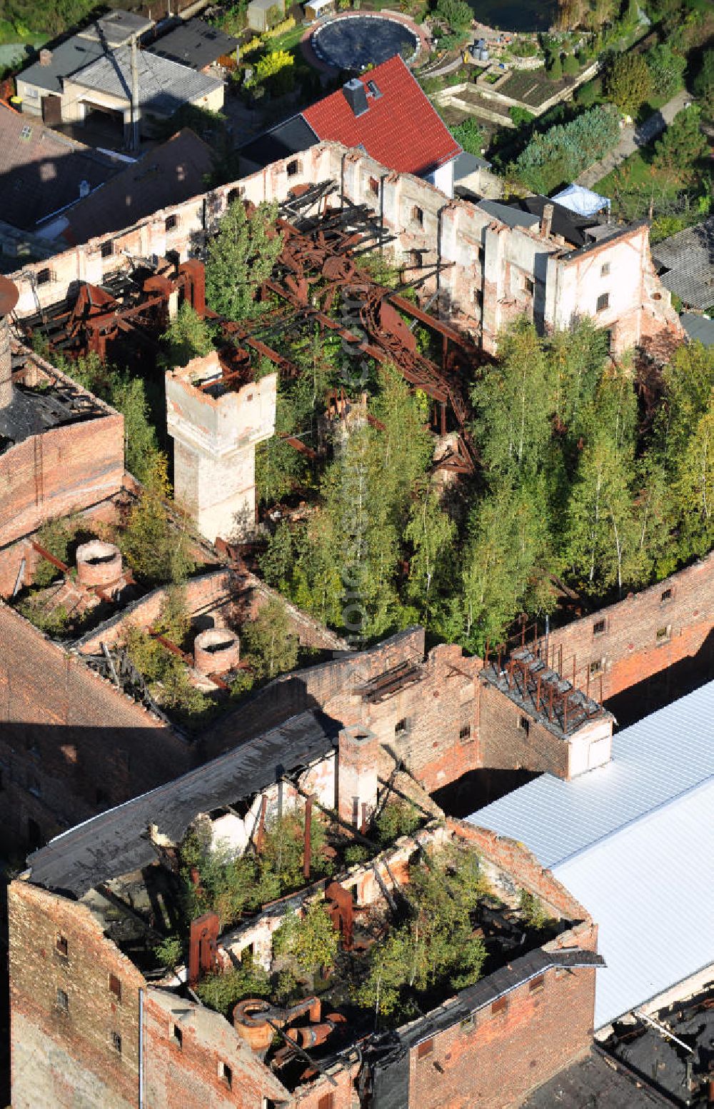 Aerial image Nienburg / Saale - View of the ruins of the old malting building near the Schloss street in Nienburg an der Saale in Saxony-Anhalt