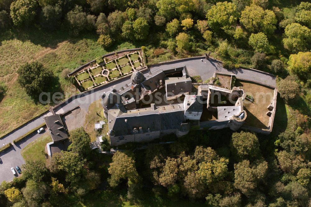 Aerial image Mayen - The castle Bürresheim stands in the Northwest of Mayen on a rocky outcrop in Nettetal. Bürresheim was built in the 12th century by its then owners, the noble and free Eberhard Mettfried. Today it is open for tours