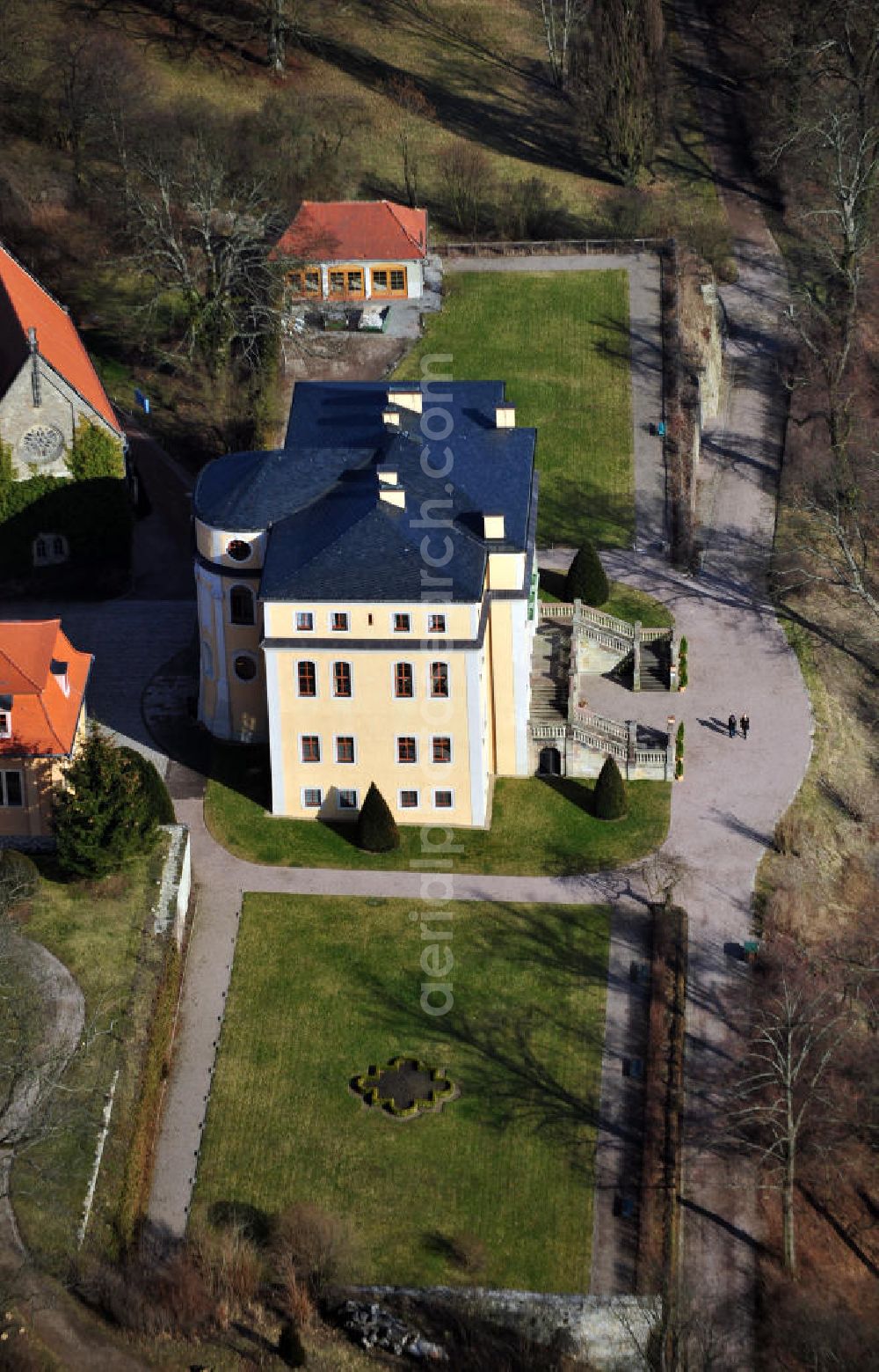 Ettersburg from the bird's eye view: The castle Ettersburg is located on the Ettersberg, an elongated ridge. Since 1998 it belongs as a part of the ensemble Classical Weimar to the UNESCO World Heritage Sites. Duke Wilhelm Ernst of Saxe-Weimar built the castle between 1706 until 1712. The Cultural Office LaRete operates a project office in the castle, which can also be booked as a venue